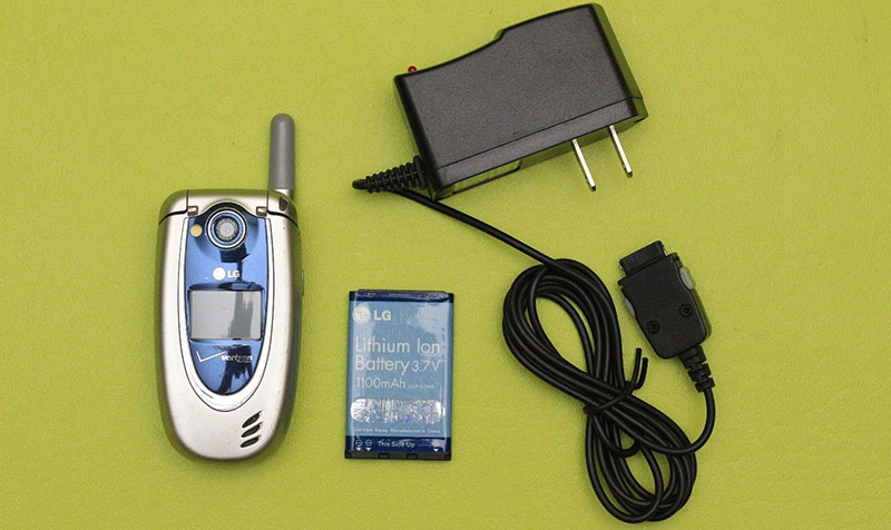 LG VX5200 là chiếc điện thoại đầu tiên Shannon Liao LG VX5200 là chiếc điện thoại đầu tiên Shannon Liao