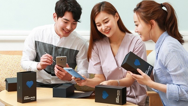 Xuất hiện ảnh trên tay Galaxy Note FE - smartphone dành cho SamFan Xuất hiện ảnh trên tay Galaxy Note FE - smartphone dành cho SamFan