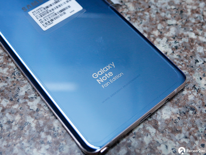 Trên tay Galaxy Note FE màu xanh san hô đầu tiên tại Việt Nam