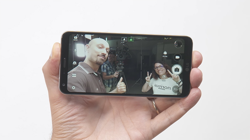 Trên tay LG Q6