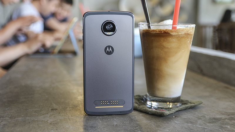 Trên tay Moto Z2 Play Trên tay Moto Z2 Play
