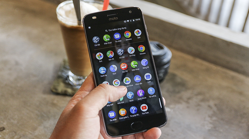 Trên tay Moto Z2 Play Trên tay Moto Z2 Play