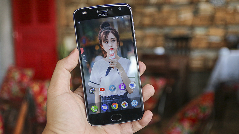 Trên tay Moto Z2 Play Trên tay Moto Z2 Play