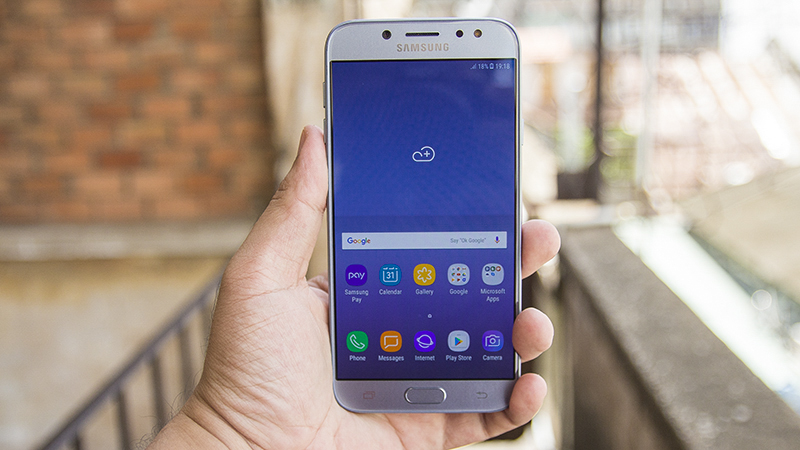Đọ dáng 4 smartphone tầm trung Đọ dáng 4 smartphone tầm trung