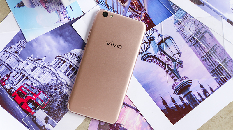 Đọ dáng 4 smartphone tầm trung Đọ dáng 4 smartphone tầm trung