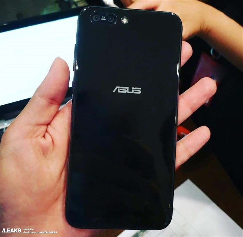 ZenFone 4 Pro lộ cấu hình cực mạnh trên GFXBench: Chip Snapdragon 835, RAM 6GB ZenFone 4 Pro lộ cấu hình cực mạnh trên GFXBench: Chip Snapdragon 835, RAM 6GB