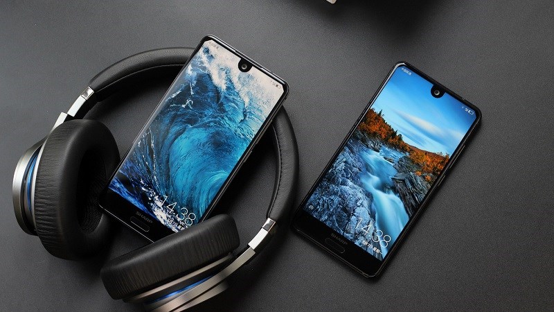 Bên trong smartphone viền cạnh siêu mỏng Sharp Aquos S2 có gì Bên trong smartphone viền cạnh siêu mỏng Sharp Aquos S2 có gì