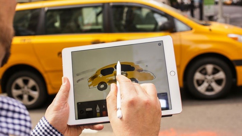 iPad Pro 9.7 inch ngoại hình siêu mỏng, camera 12MP quay phim 4K giảm giá khá ngon