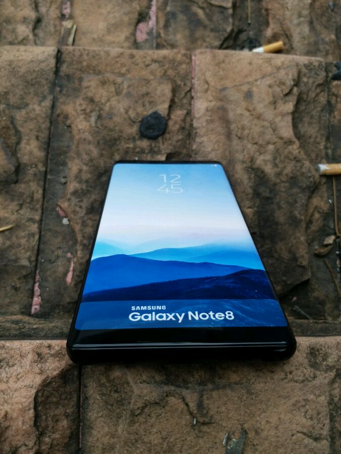Galaxy Note 8 màu đen bóng lộ nhiều ảnh thực tế Galaxy Note 8 màu đen bóng lộ nhiều ảnh thực tế