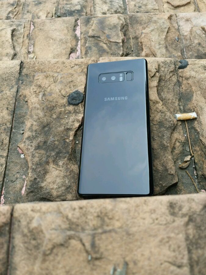 Galaxy Note 8 màu đen bóng lộ nhiều ảnh thực tế Galaxy Note 8 màu đen bóng lộ nhiều ảnh thực tế