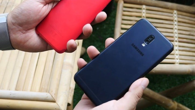 Video trên tay Galaxy J7 Plus: Smartphone tầm trung đầu tiên của Samsung có camera kép Video trên tay Galaxy J7 Plus: Smartphone tầm trung đầu tiên của Samsung có camera kép