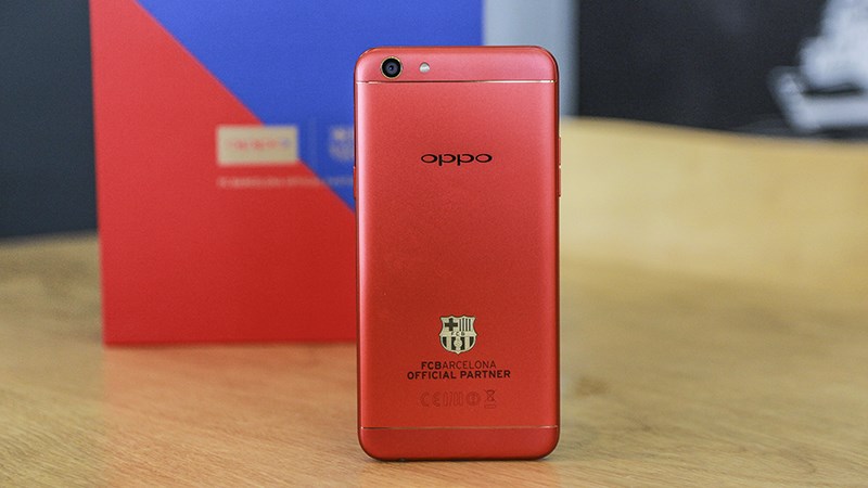 Trên tay Oppo F3 phiên bản Barcelona