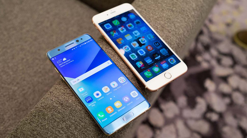 iPhone 7 Plus vs Galaxy Note 7 iPhone 7 Plus vs Galaxy Note 7