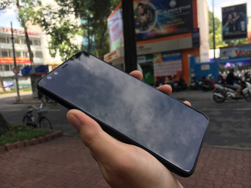 Smartphone 4 camera của Mobisstar lộ diện hoàn toàn