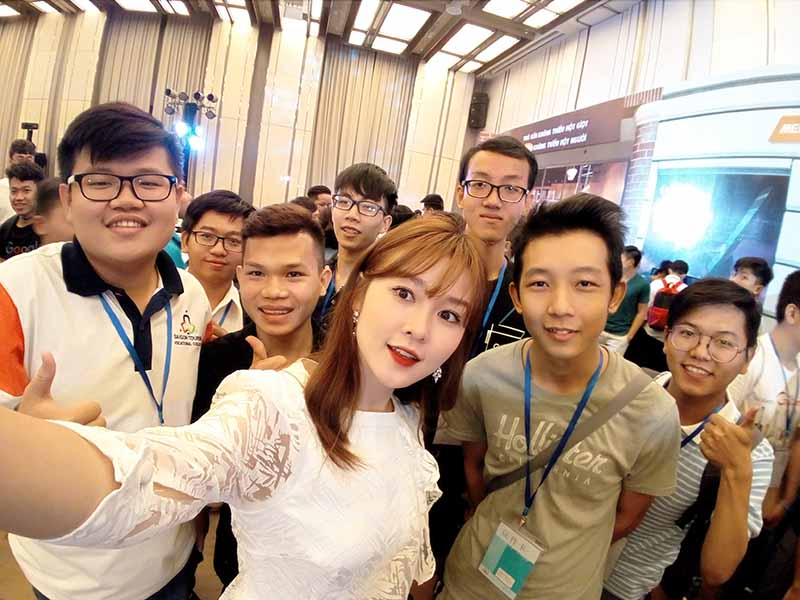 Selfie không bỏ sót một ai với Mobiistar Zumbo S2 Dual Selfie không bỏ sót một ai với Mobiistar Zumbo S2 Dual