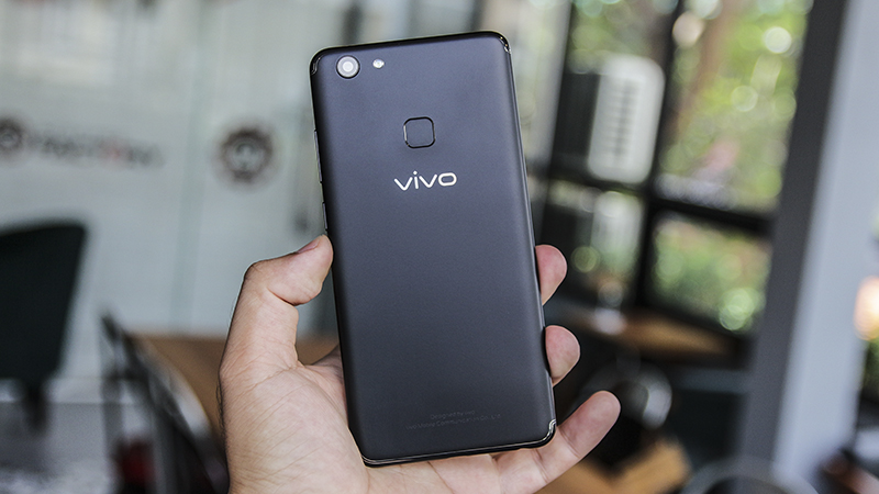 Trên tay Vivo V7 Plus