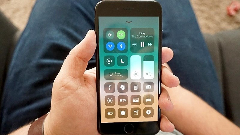 Sợ máy chạy chậm lag, hao pin nên rất nhiều người chưa vội lên iOS 11 Sợ máy chạy chậm lag, hao pin nên rất nhiều người chưa vội lên iOS 11