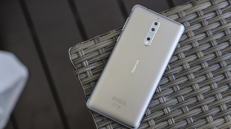 Trên tay Nokia 8