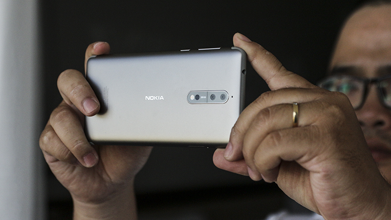 Trên tay Nokia 8 Trên tay Nokia 8