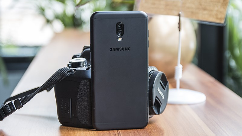 Galaxy J7 Plus màu đen Galaxy J7 Plus màu đen