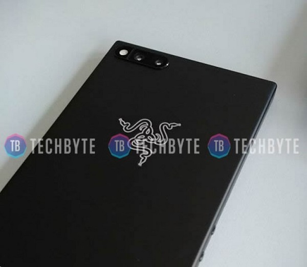 Rò rỉ hình ảnh smartphone chuyên chơi game của Razer Rò rỉ hình ảnh smartphone chuyên chơi game của Razer