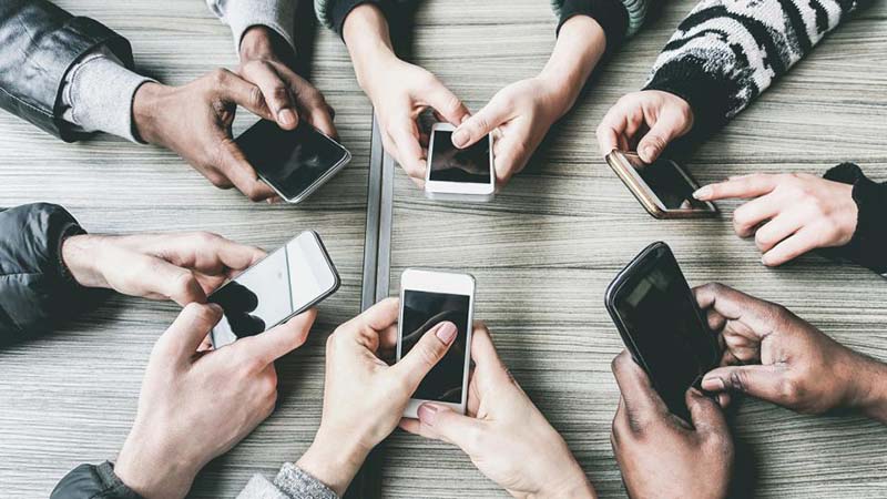 Chip tầm trung có giá thành dễ chịu đối với nhà sản xuất và người dùng Chip tầm trung có giá thành dễ chịu đối với nhà sản xuất và người dùng