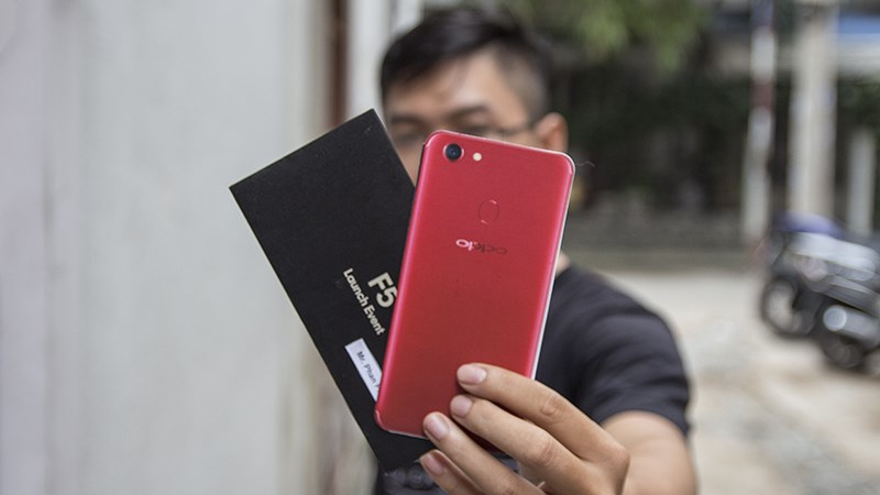 trên tay vé mời Oppo F5 trên tay vé mời Oppo F5