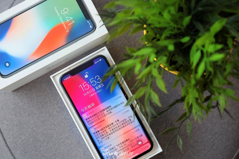 Trên tay iPhone X: Một vẻ đẹp độc đáo, ấn tượng