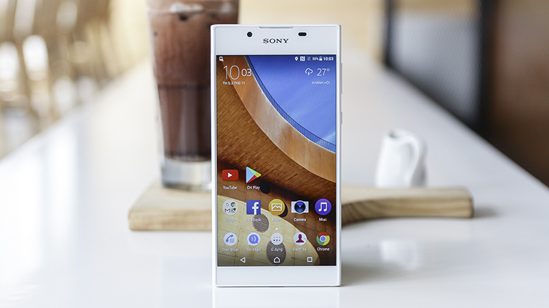 Trên tay Xperia L1 màu trắng Trên tay Xperia L1 màu trắng