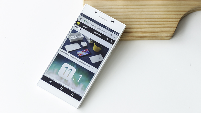 Trên tay Xperia L1 màu trắng Trên tay Xperia L1 màu trắng