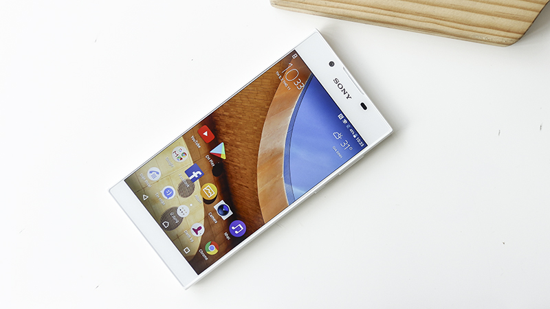 Trên tay Xperia L1 màu trắng Trên tay Xperia L1 màu trắng