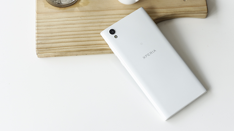 Trên tay Xperia L1 màu trắng Trên tay Xperia L1 màu trắng