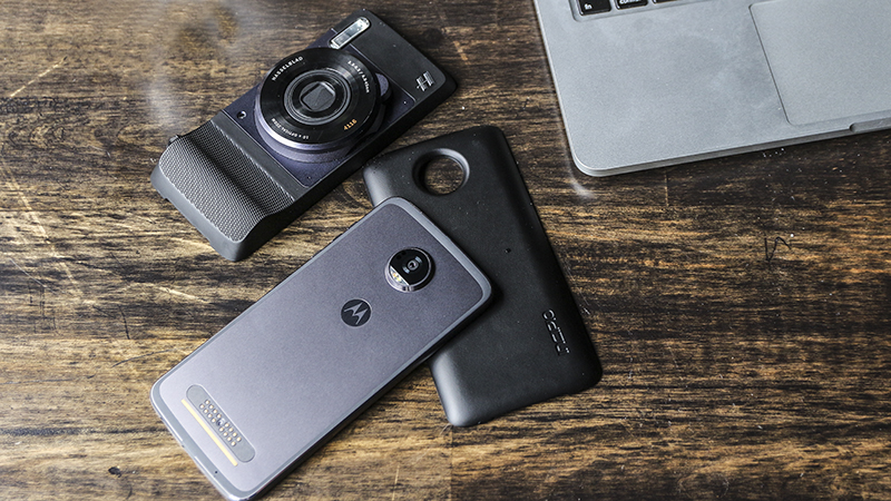 Đánh giá pin Moto Z2 Play và Moto Mod pin Đánh giá pin Moto Z2 Play và Moto Mod pin