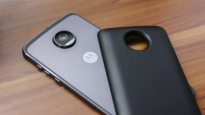 Trải nghiệm Moto Z2 Play và Moto Mod pin Trải nghiệm Moto Z2 Play và Moto Mod pin