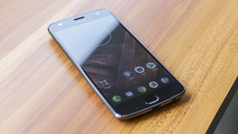 Đánh giá pin Moto Z2 Play và Moto Mod pin Đánh giá pin Moto Z2 Play và Moto Mod pin