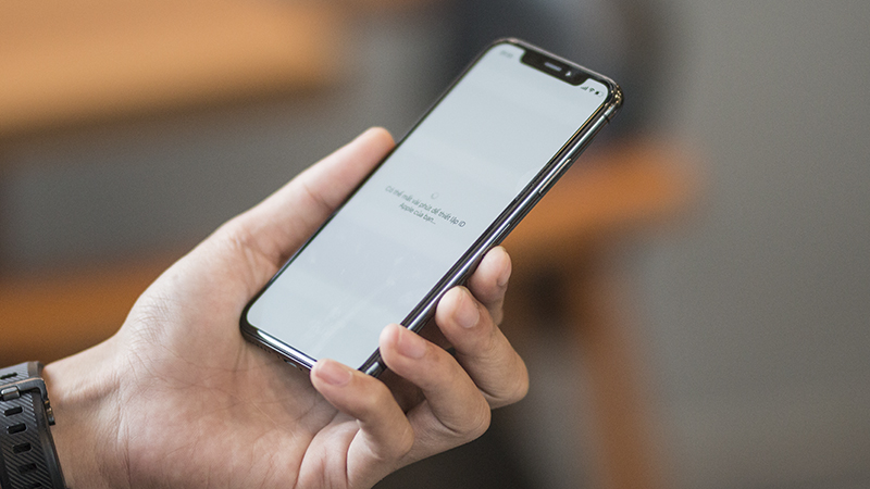 Trên tay iPhone X màu đen Trên tay iPhone X màu đen