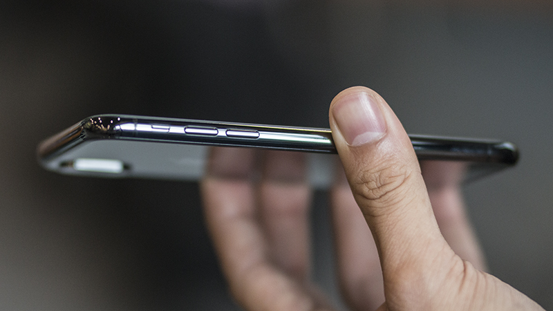 Trên tay iPhone X màu đen Trên tay iPhone X màu đen