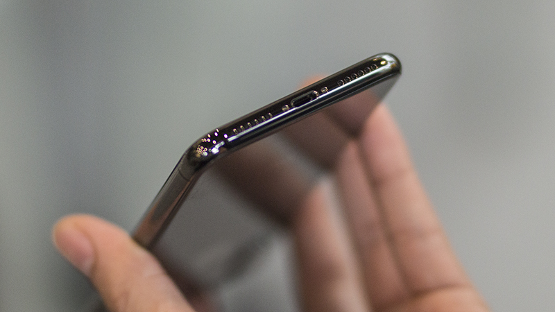 Trên tay iPhone X màu đen Trên tay iPhone X màu đen