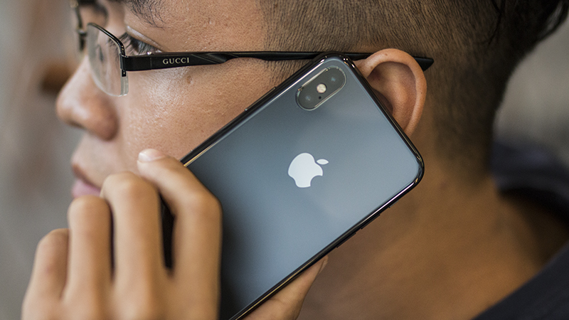 Trên tay iPhone X màu đen Trên tay iPhone X màu đen