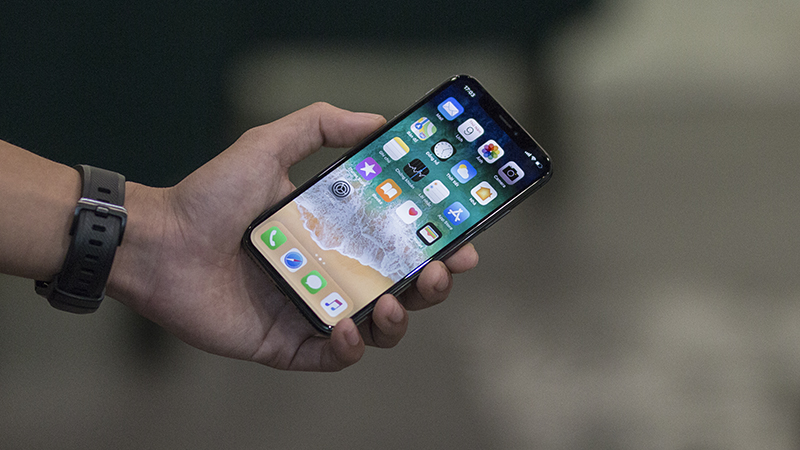 Trên tay iPhone X màu đen Trên tay iPhone X màu đen
