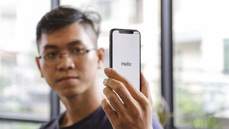 Trên tay iPhone X màu đen Trên tay iPhone X màu đen
