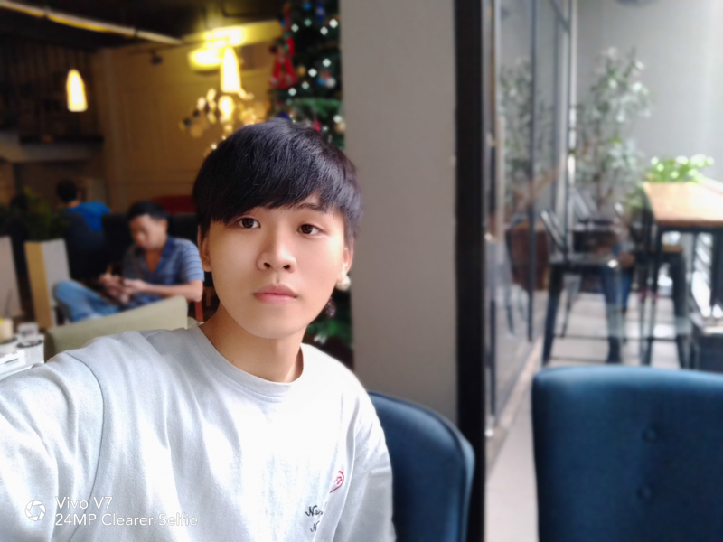 Ảnh chụp từ camera selfie Ảnh chụp từ camera selfie