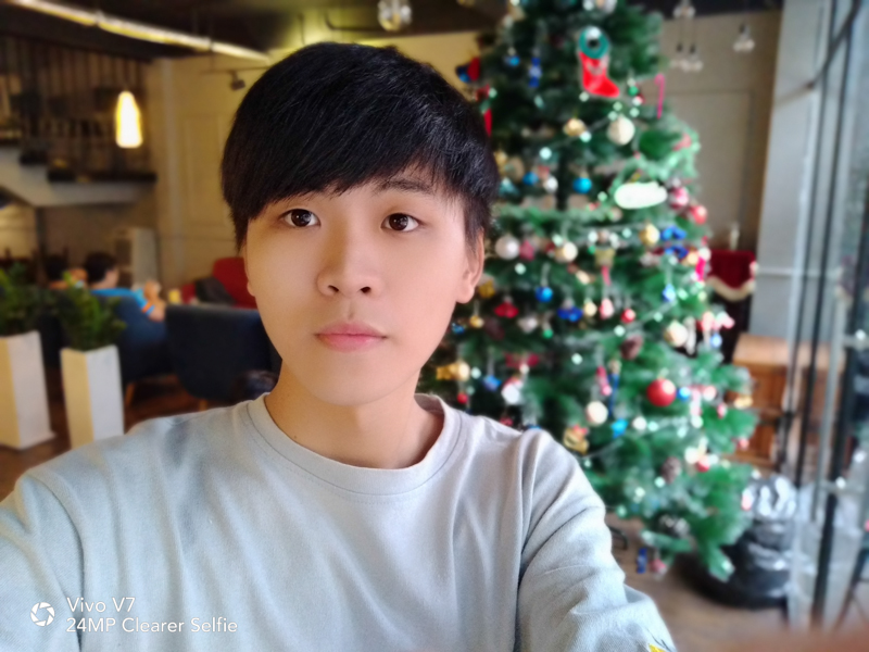 Ảnh chụp từ camera selfie Ảnh chụp từ camera selfie
