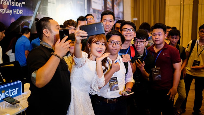 Smartphone chụp selfie