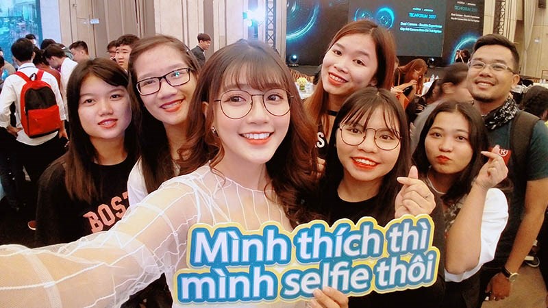 Zumbo S2 Dual chụp selfie