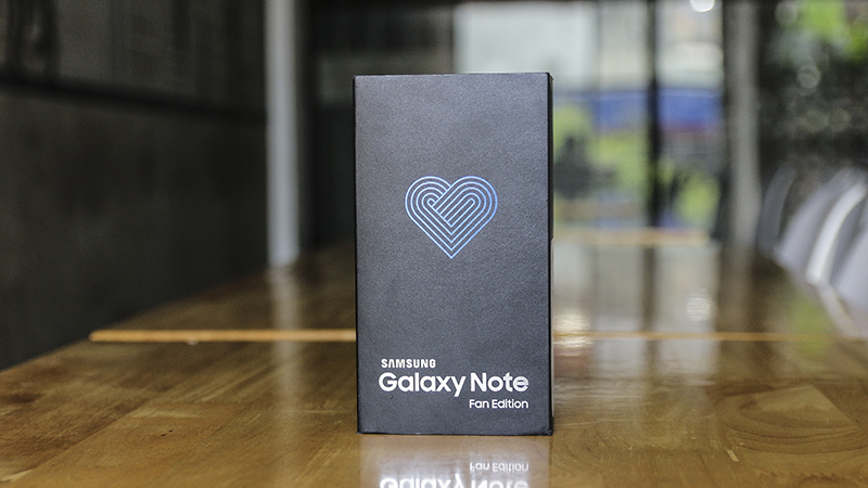 Mở hộp Galaxy Note FE