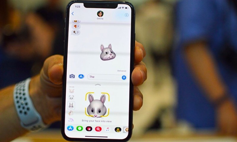 Animoji trên iPhone dựa vào camera TrueDepth để hoạt động Animoji trên iPhone dựa vào camera TrueDepth để hoạt động
