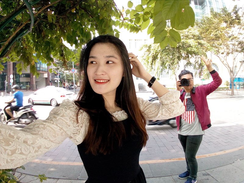 Selfie bằng camera kép Mobiistar S2 Dual 004