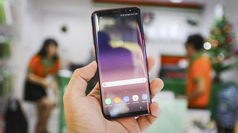 Trên tay Galaxy S8 Màu đỏ