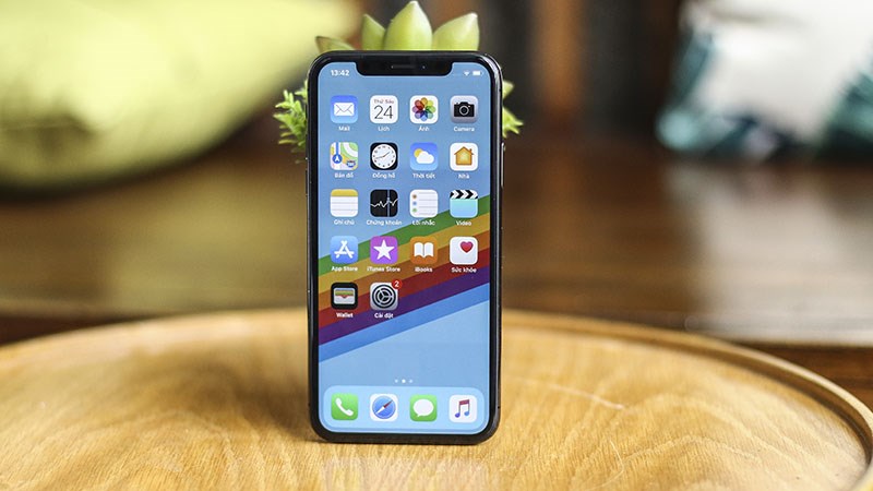 8/12, TGDĐ mở bán & trao iPhone X cho những khách hàng đầu tiên tại VN